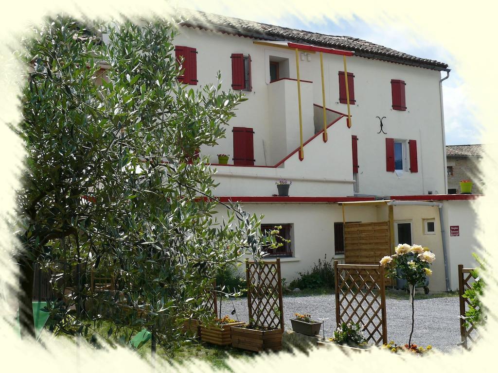 Auberge De La Couronne Lablachère Eksteriør bilde